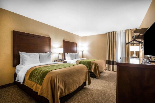 Quality Inn & Suites image 20